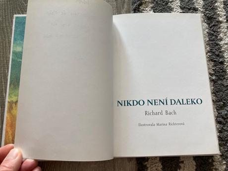 Nikdo není daleko (1999),