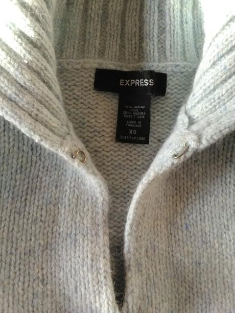 Vlnený bledo modrý pulóver, xs