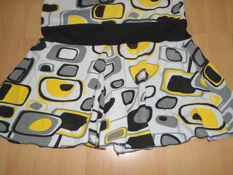 Zlto-cierno-sivo-biele saty bez ramienok, m