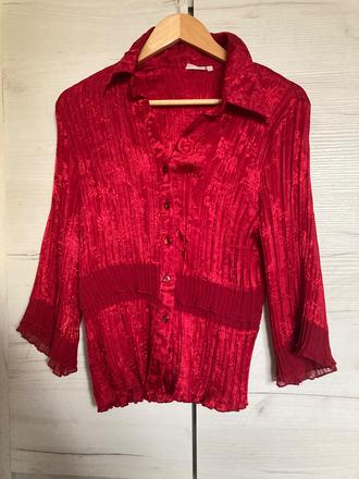 Červená blúzka, 42