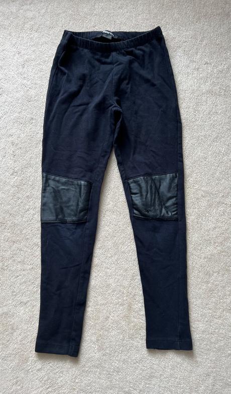 Čierne legíny s koženkovými záplatami na kolenách, pepperts,122