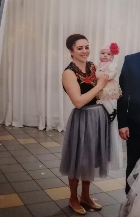 Tylová sukňa a vyšívane body, m