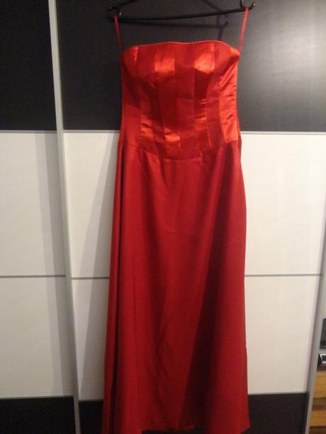 Spolocenske dlhe cervene saty, 38