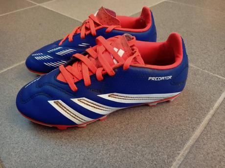 Kopačky zn. predator, veľ. 33, 33