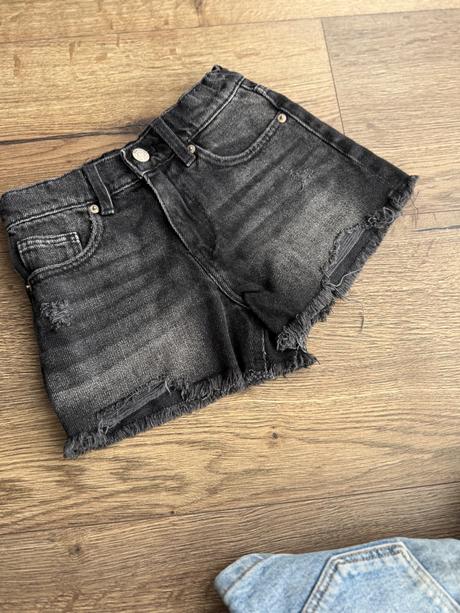 Šortky, zara,122