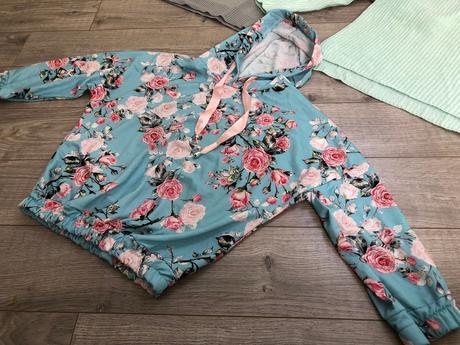 Svetríky a mikina s/m, s