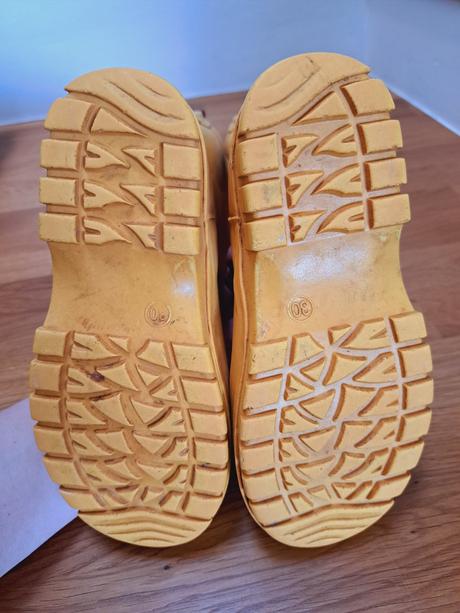 Darujem gumáky kuling, 30