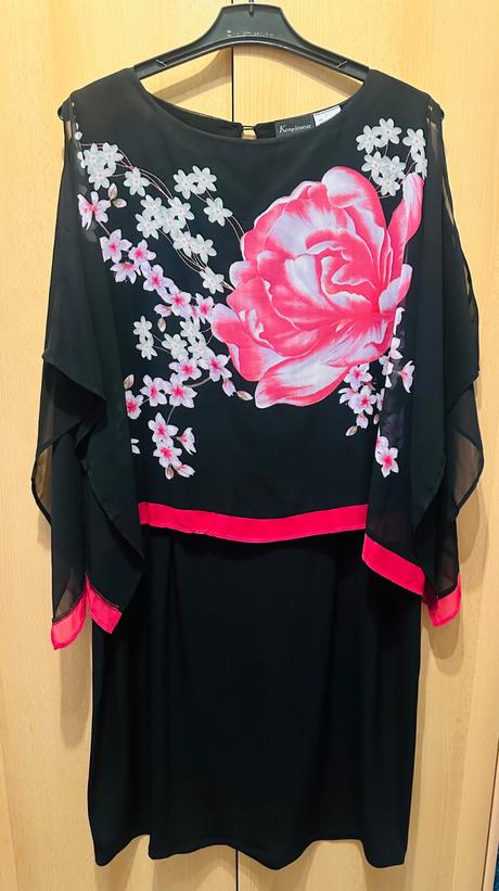 Kvetované šaty, 52