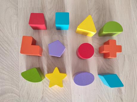 Kocka s vkladačkami zn. jouéco, 