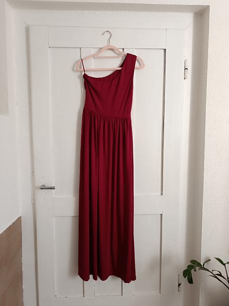 Bordové šaty na jedno rameno, m