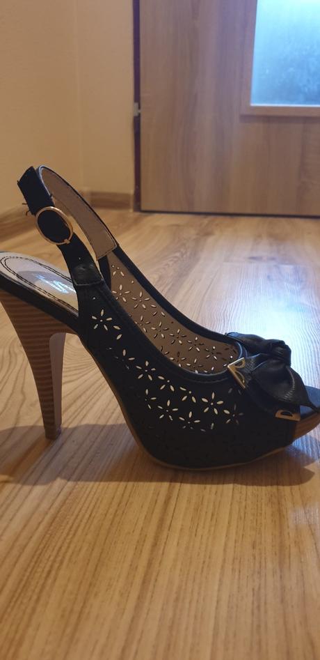 Čierne sandálky, 36