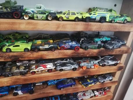 Ponúkam na predaj hot wheels, 