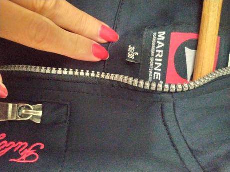 C221znackova bundicka s  par x oblecena na turi, s