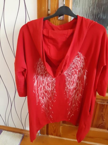 Na predaj univerzálna mikina., 