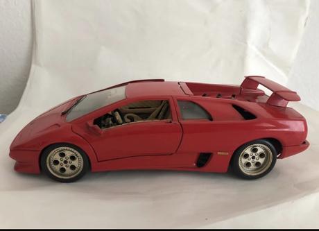 Stary kovovy vacsi model lamborghinini diablo auto,