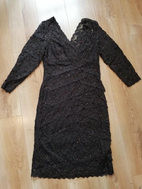 Hnedé čipkované šaty s korálikmi, 40