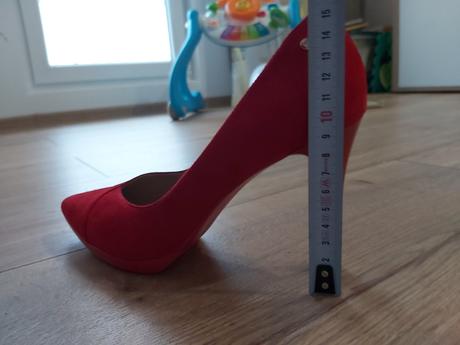 Červené lodicky, 40