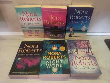 Nora roberts v anglictine,