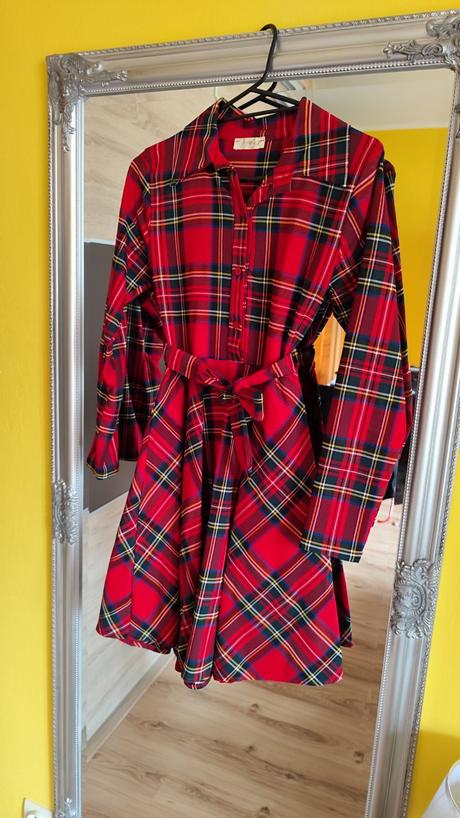 Kárované šaty s opaskom, s