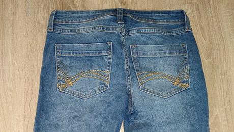 Veľmi pekné rifle, h&m,38