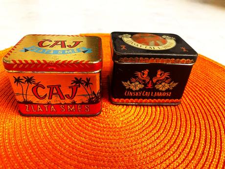 Staré plechovky na čaj 2 ks,