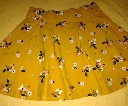 Horčicová sukňa s kvetmi, clockhouse,36