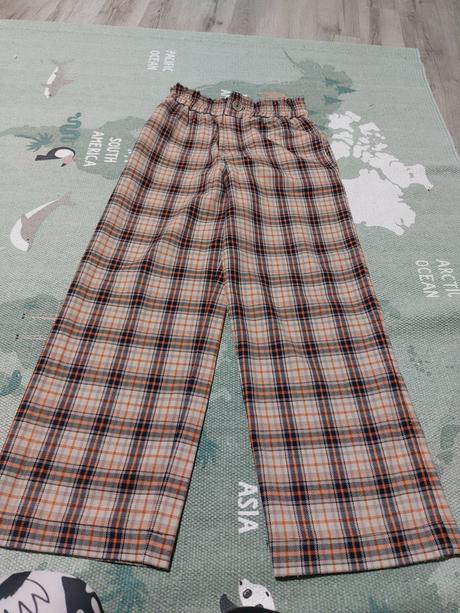 Karovane nohavice, zara,128