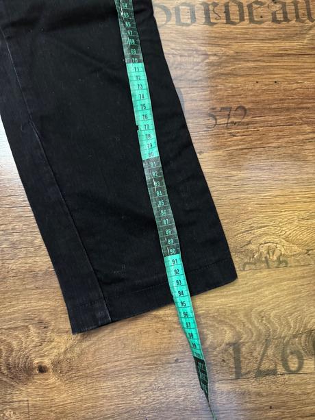 Čierne rifle so saténovými pásmi, ovs,s