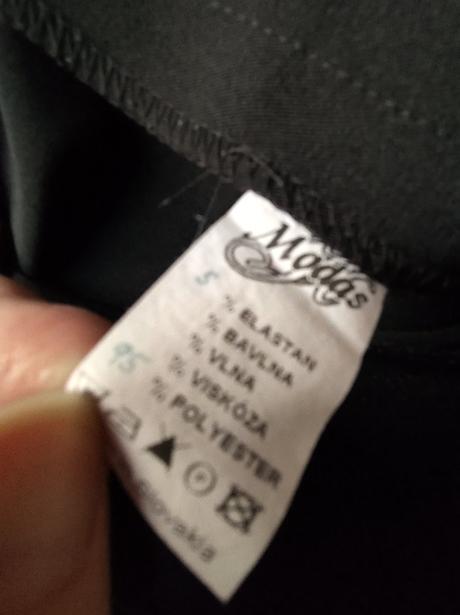 Čierne nohavice s pukmi, 40