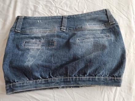 Rifliva sukňa gombiky, s