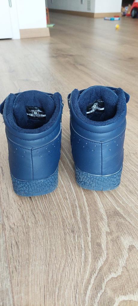 Kotnikove tenisky, 32