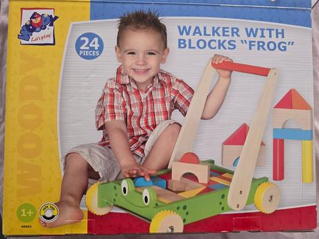 Drevený vozík žabka s kockami / chodítko,