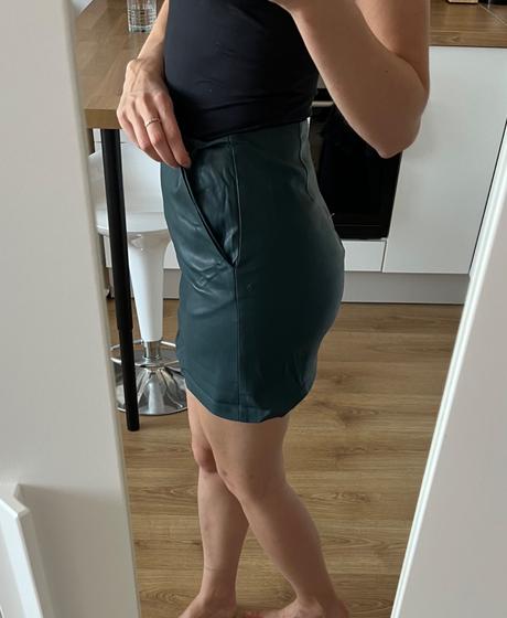 Koženková minisukňa, pull&bear,s