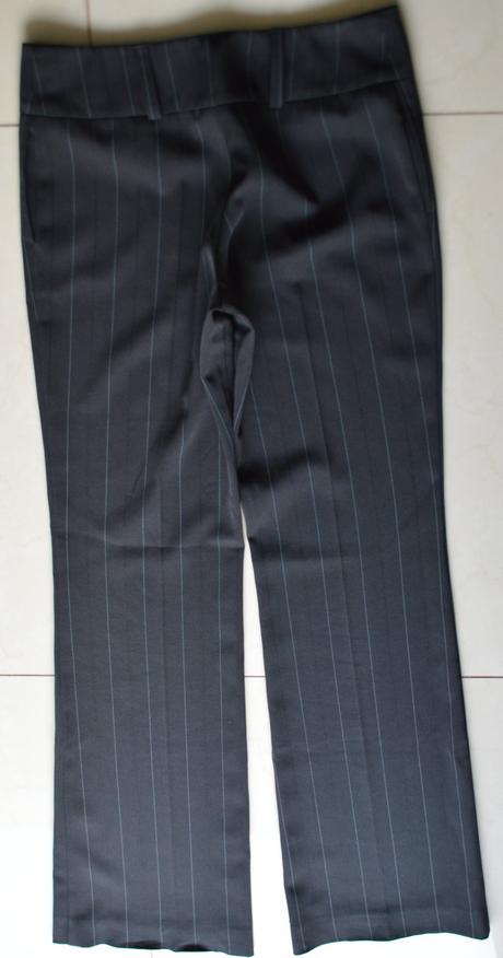 Elegantné padavé čierne nohavice s jemnými pásikmi, chantall,34