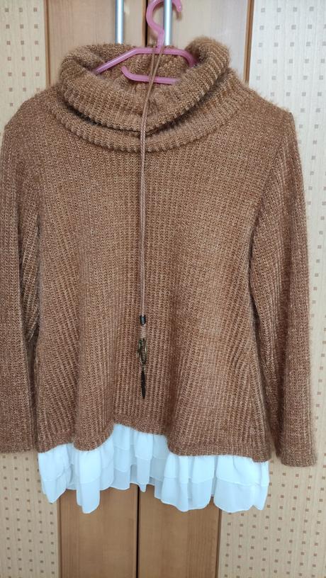 Pulóver a náhrdelník, 