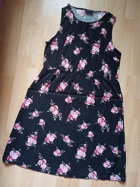 Pekne letne šaty, 44