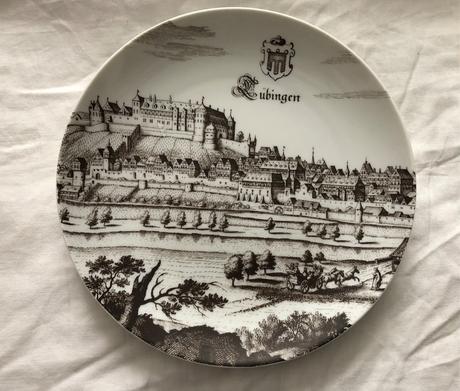 Zberatelsky porcelanovy tanier s rytinou mesta,