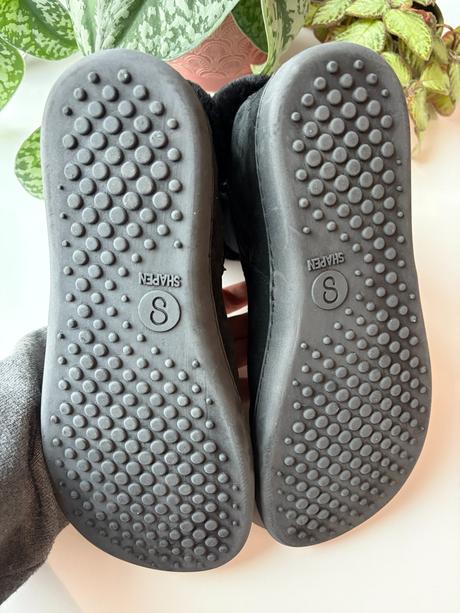 Shapen barefoot členkové čižmy fluffy black, 38