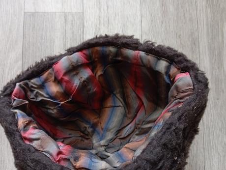 Stará tmavohnedá baranica čiapka, 