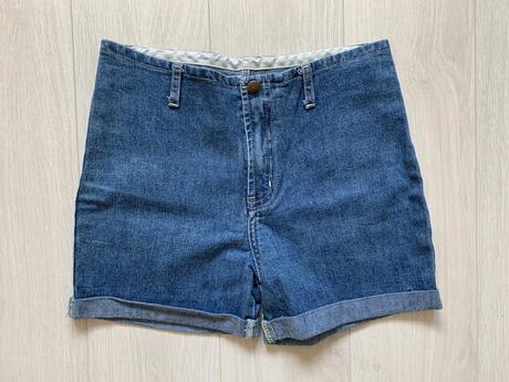 Šortky, s