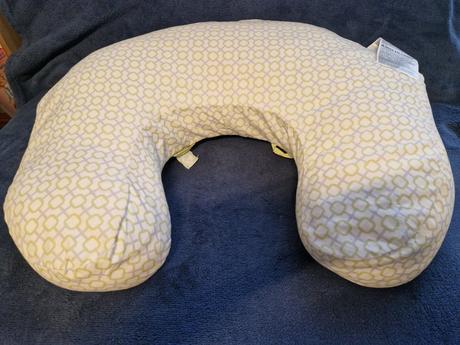 Vankúš na kojenie a iné potreby pre bábätko, 