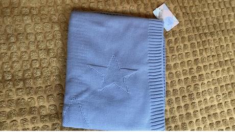 Krásna modrá pletená deka s hviezdami, 