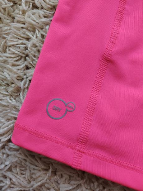 Neónovo ružové a čierne tielko na šport, puma,s