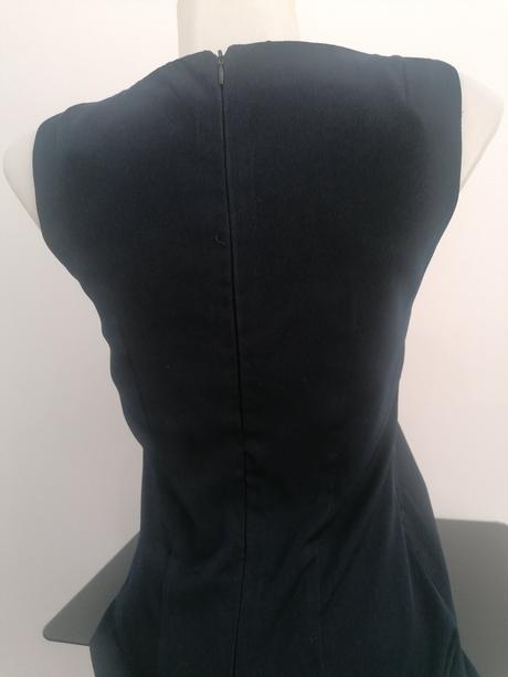 Tmavomodré šaty pre dámy, s