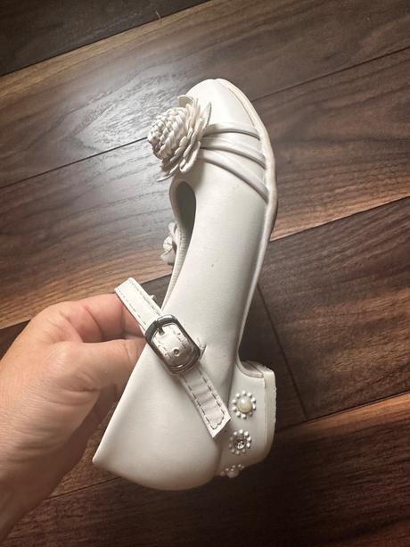 Slávnostná obuv, 27