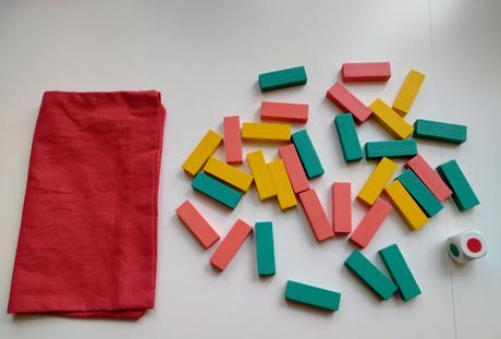 Farebná drevená veža,