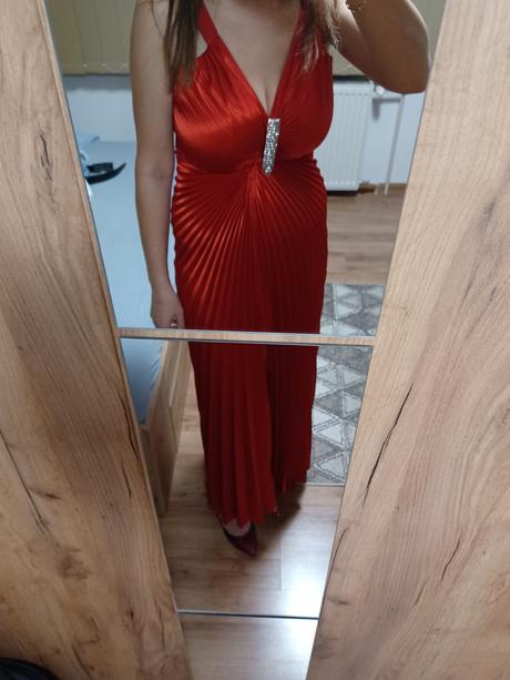 Spoločenské šaty, 38