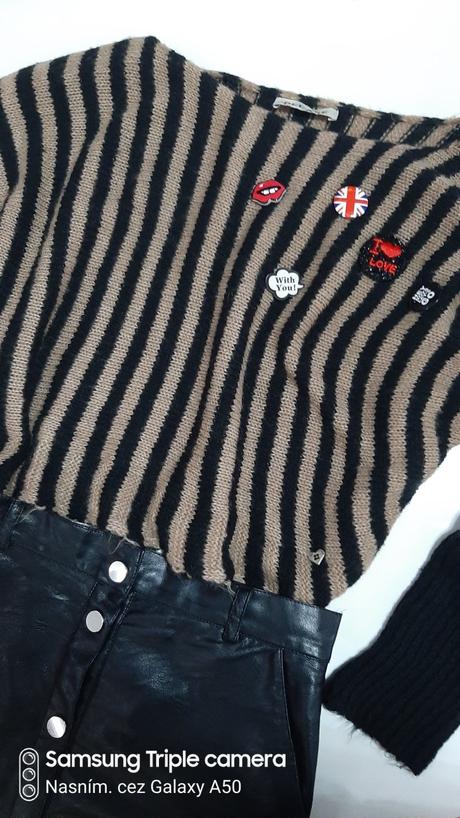 Please pulovrik s odznakmy, pleas,m