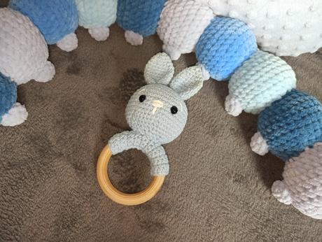 Vankúšik, húsenica, hrkálka, 