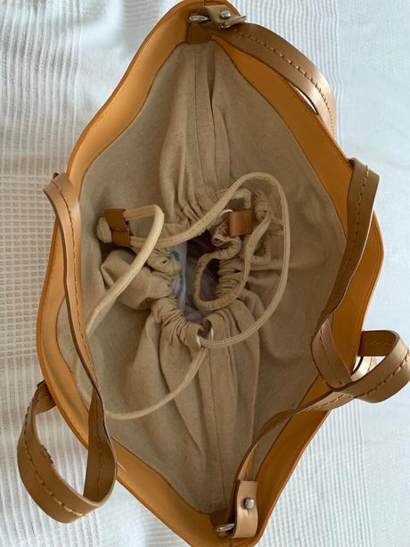 Bežová lakovaná zara, zara